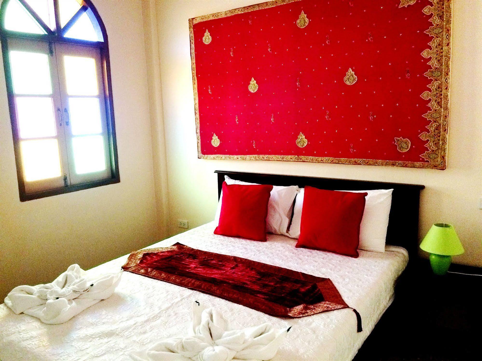 Goldsea Beach Patong Exterior foto
